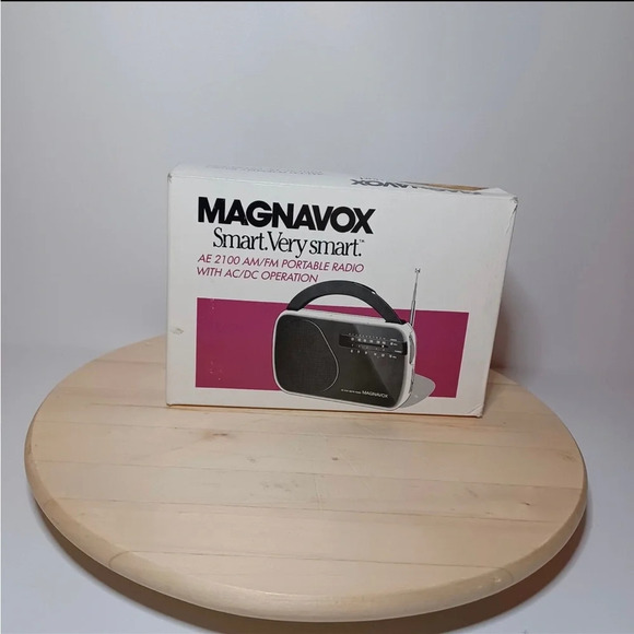 MAGNAVOX SMART VERY SMART AE2100 AM FM PORTABLE RADIO NEW WITH OPEN BOX. - Picture 4 of 5